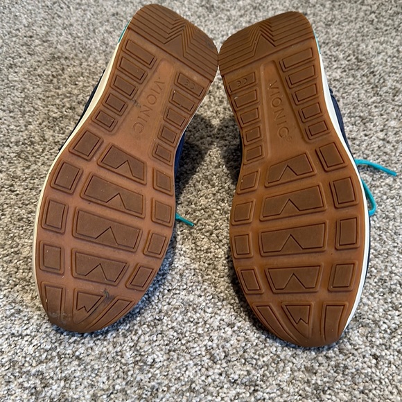 Vionic Sneakers - Picture 4 of 5